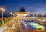 monarch-cubierta-piscina-noche